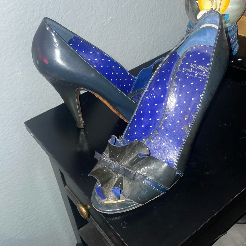 Moschino peep toe pumps